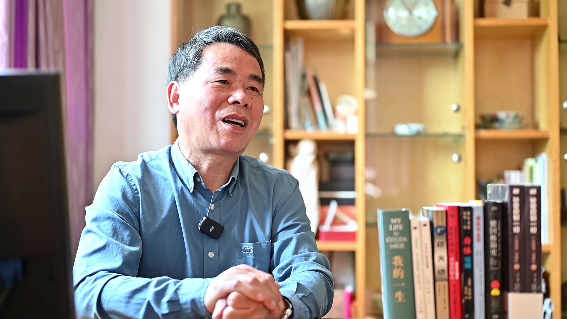 翻译家舒云亮：孤灯下的文学摆渡人