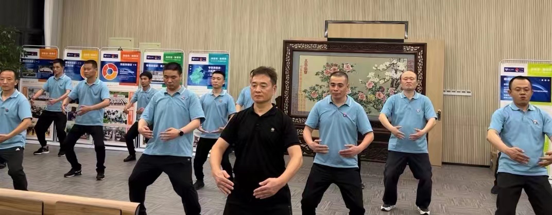 健身气功社会体育指导员八段锦教学，服务浙江省海港集团“工匠特训营”