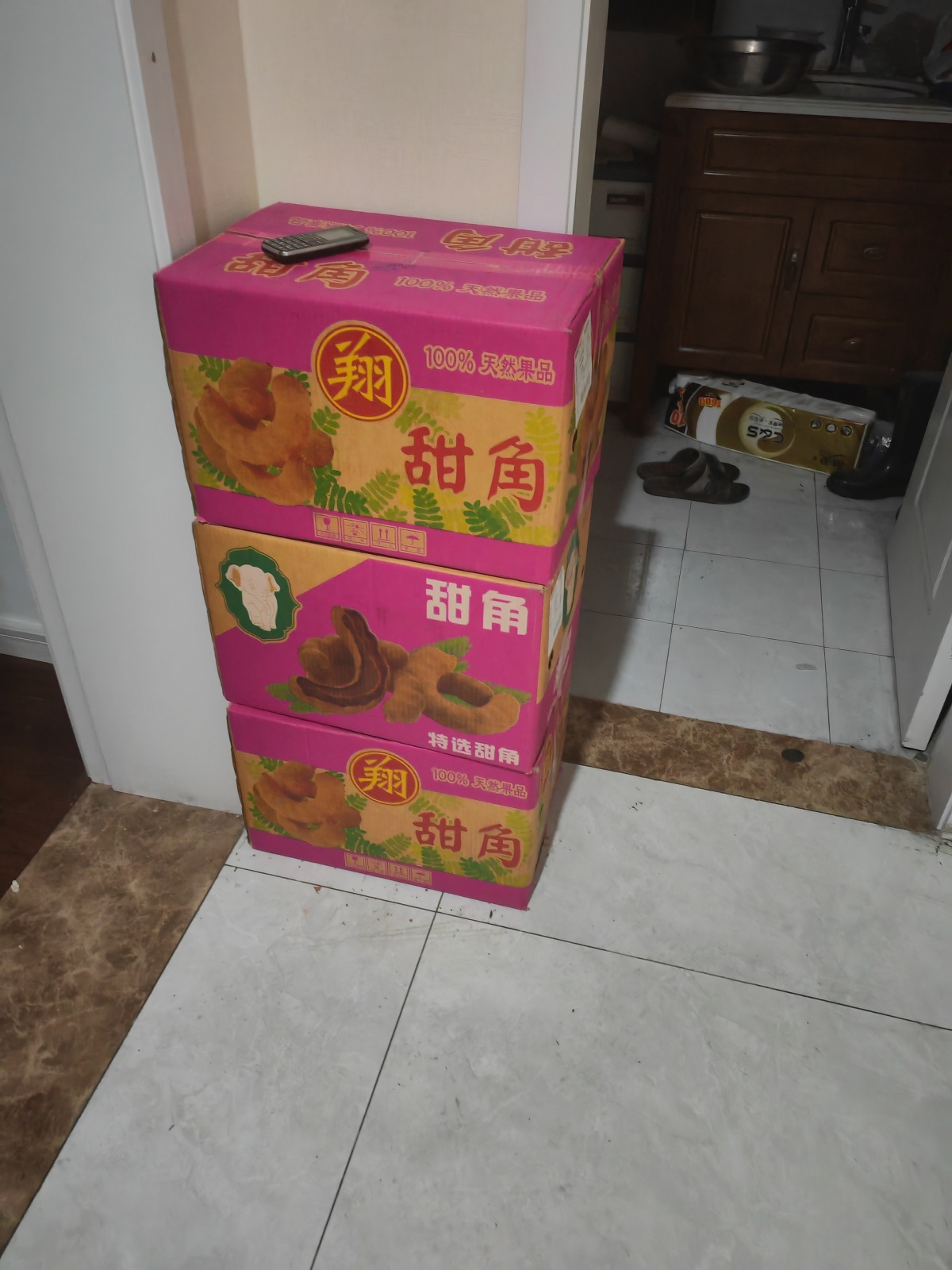 专挑老年人行骗！每斤100元的“人参果”，市场价仅8元