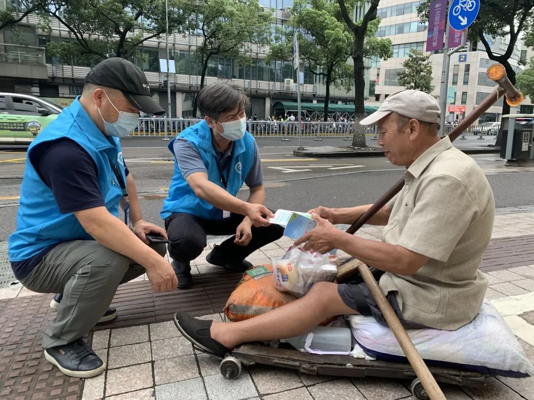 五问五破 五比五先 | 为街面困难群众撑起“遮阳伞”