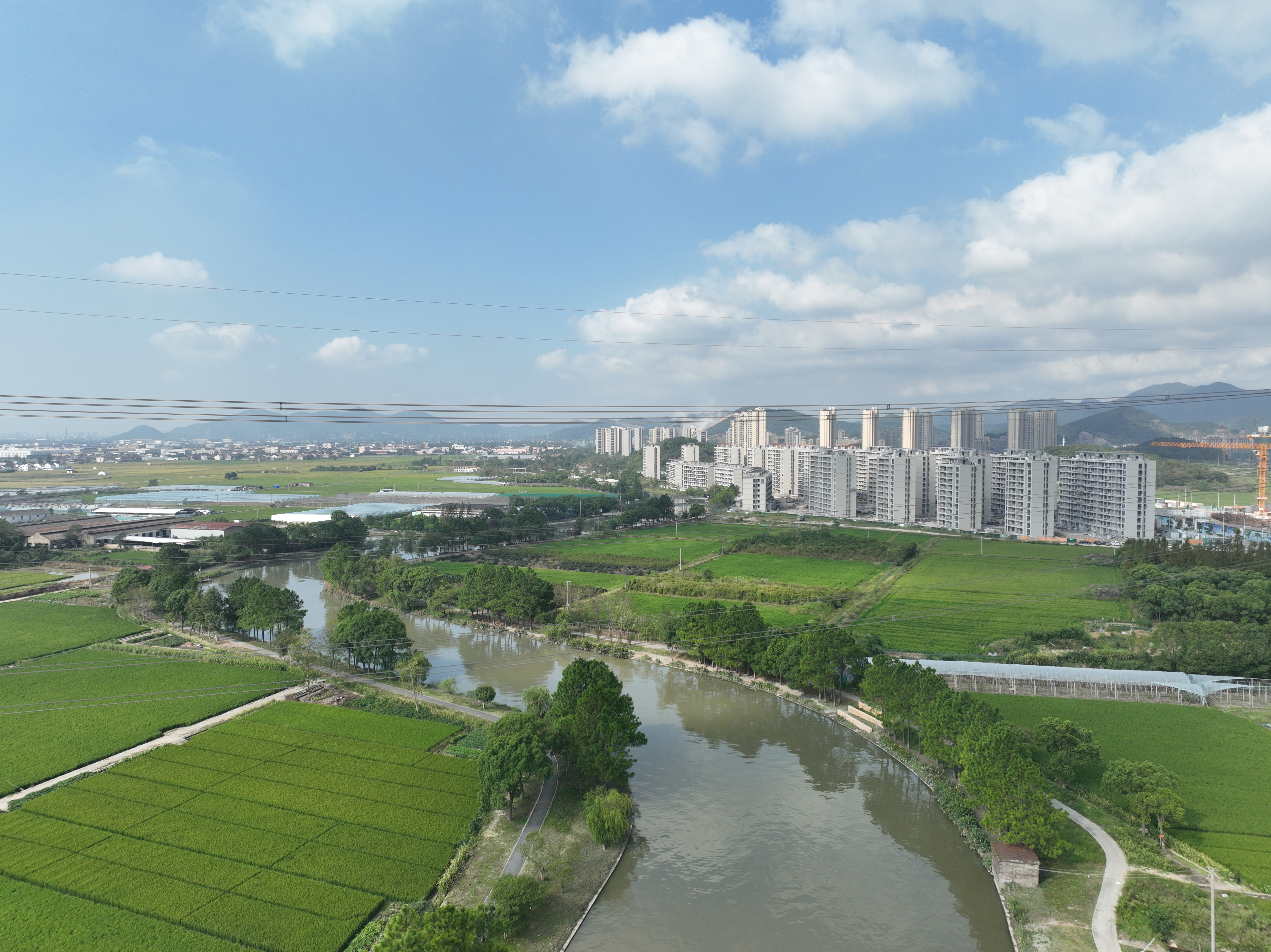 从10月1日开始,位于宁波镇海区澥浦镇沿山村的大运河出海风情线"枕河