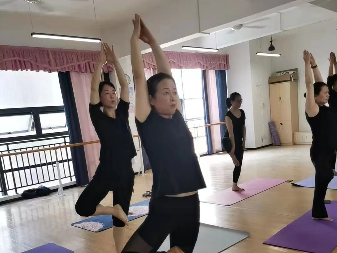 “一人一技”进社区，白云街道安丰社区瑜伽公益培训开课