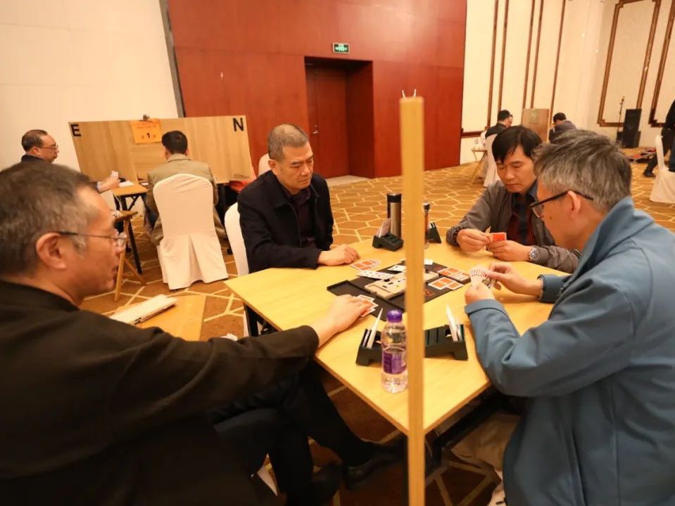 26支街道社区代表队参赛，宁波市社区运动会桥牌总决赛落幕