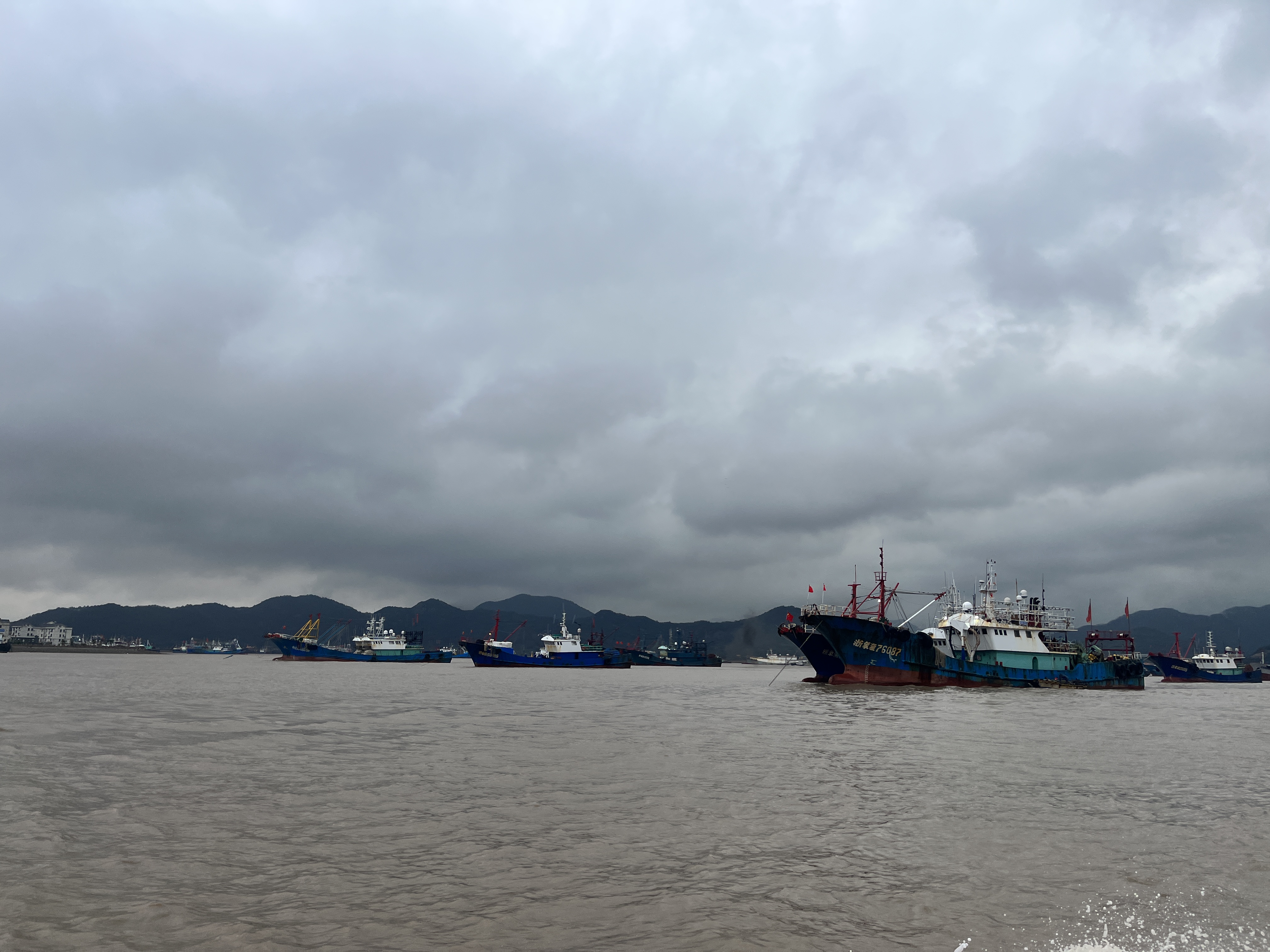 受降温大风影响，宁波水域已有14条客渡运航线停航