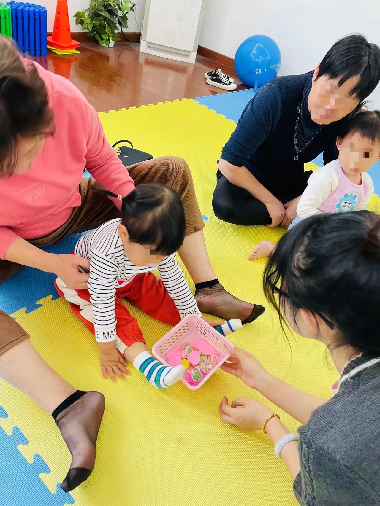 孩子莫名其妙起疹子、2岁多说不了整句话……宁波这群人已为家庭养育“望闻问切”30万余人次丨“甬有善育”系列报道①