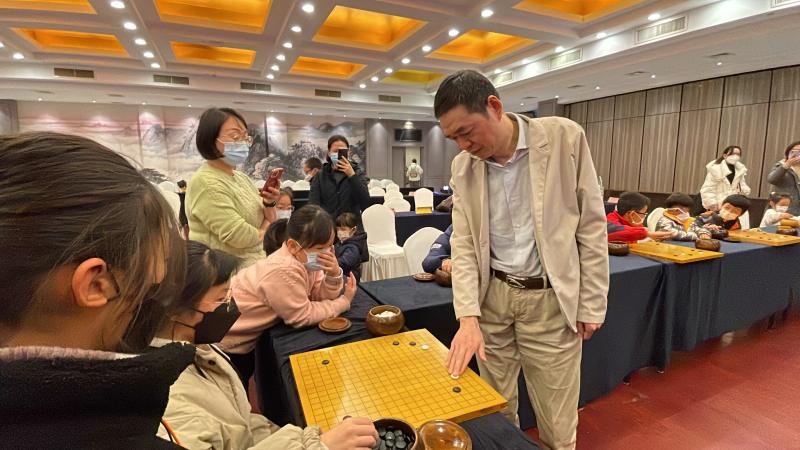 世界冠军马晓春莅甬指点慈溪校园棋手,面授"围棋三十六计" - 宁波都市