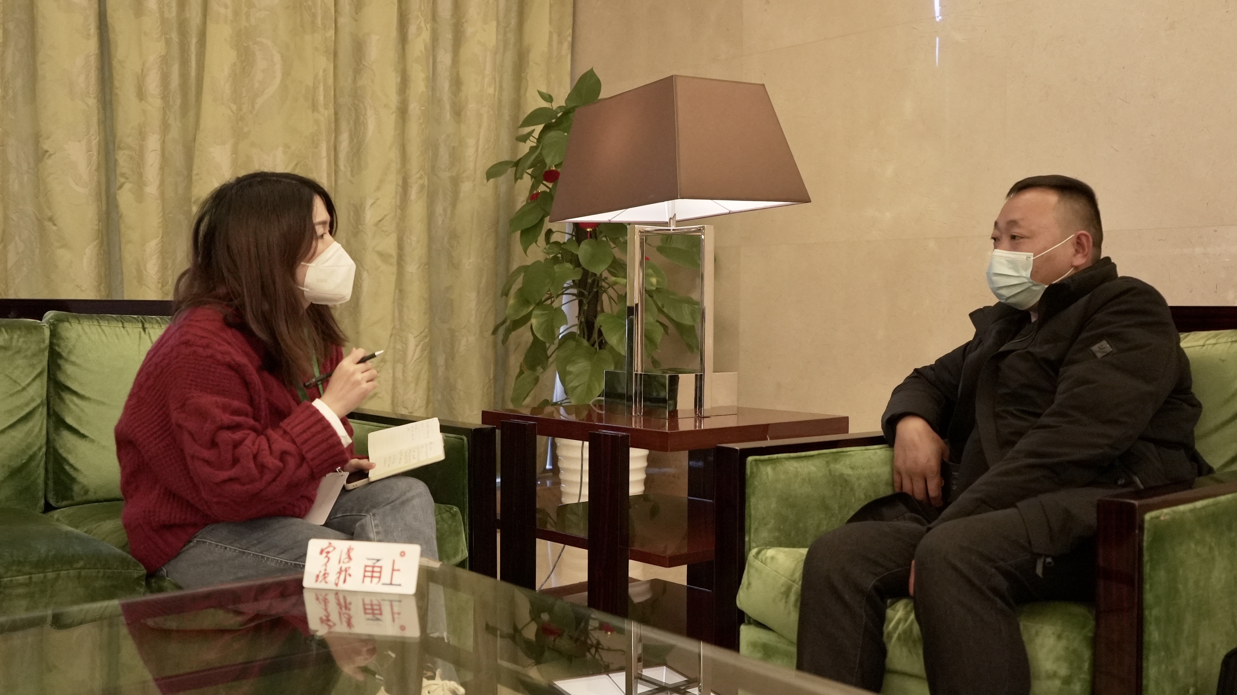 两会现场 | 这次少了忐忑多了思考，宁波市总工会界别首位快递“小哥”政协委员姚腾飞带来这份提案