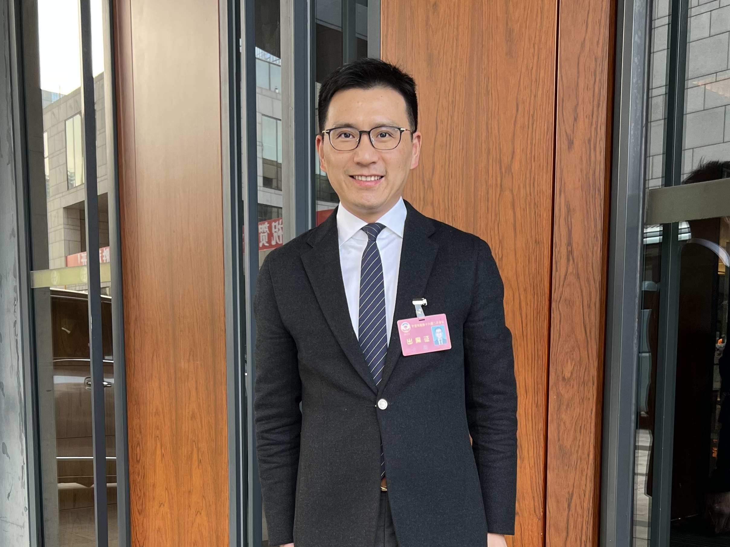 两会好声音｜市政协委员方敏：优化贸易营商环境，加大对企业出海的支持力度