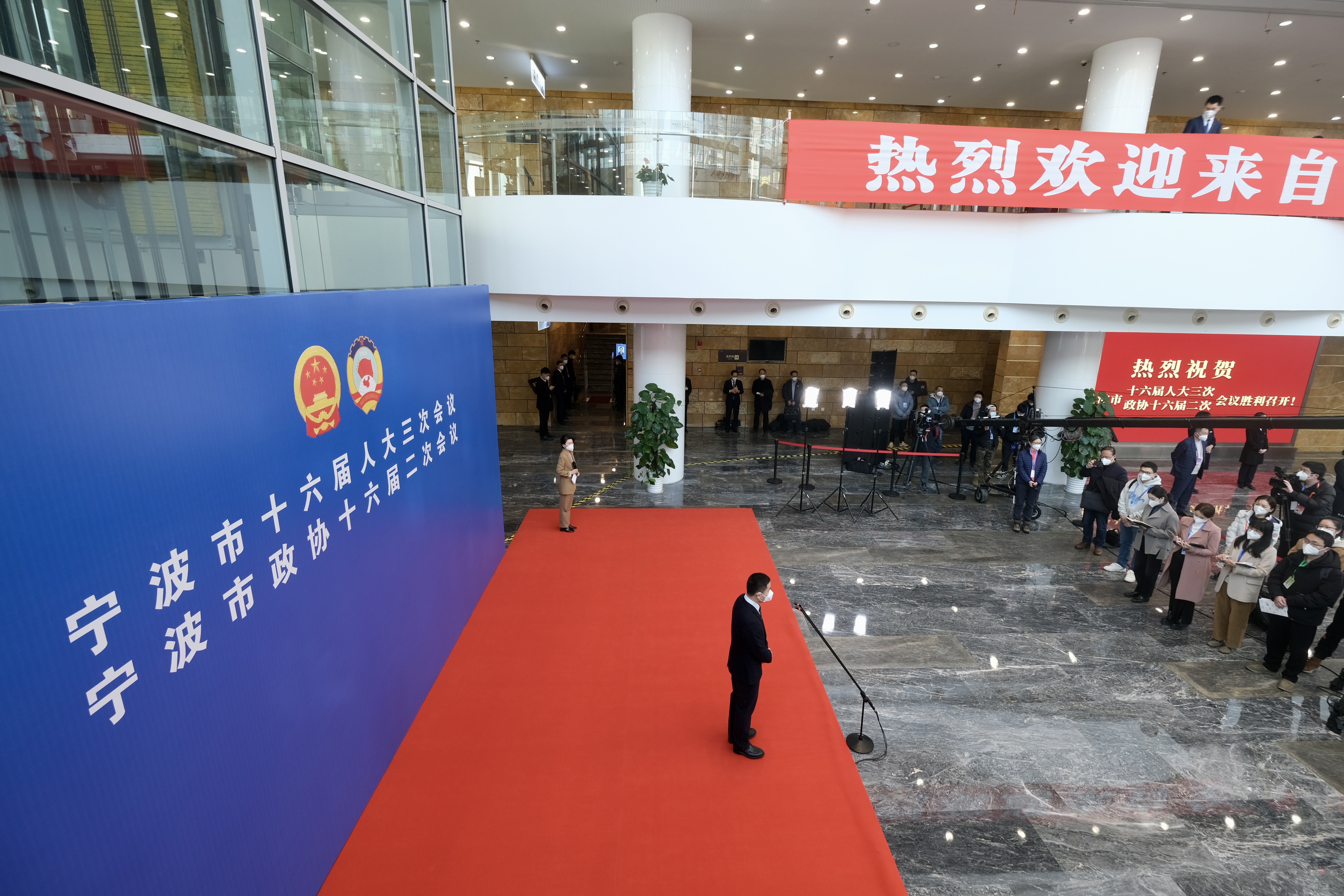 两会现场 | 七位“一把手”走上“局长通道”，他们聊了这些大家关心的事儿