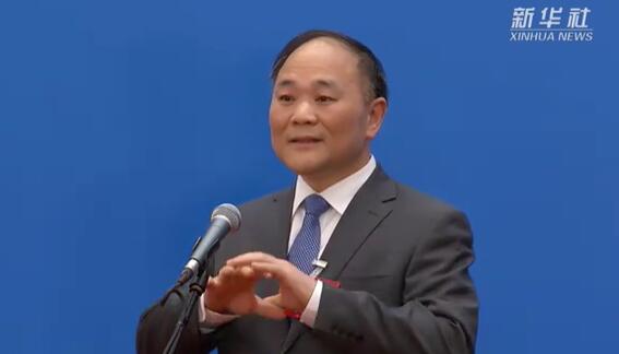 两会观察 今日两会·首场“委员通道”开启 李书福：新能源汽车始终围绕可持续发展