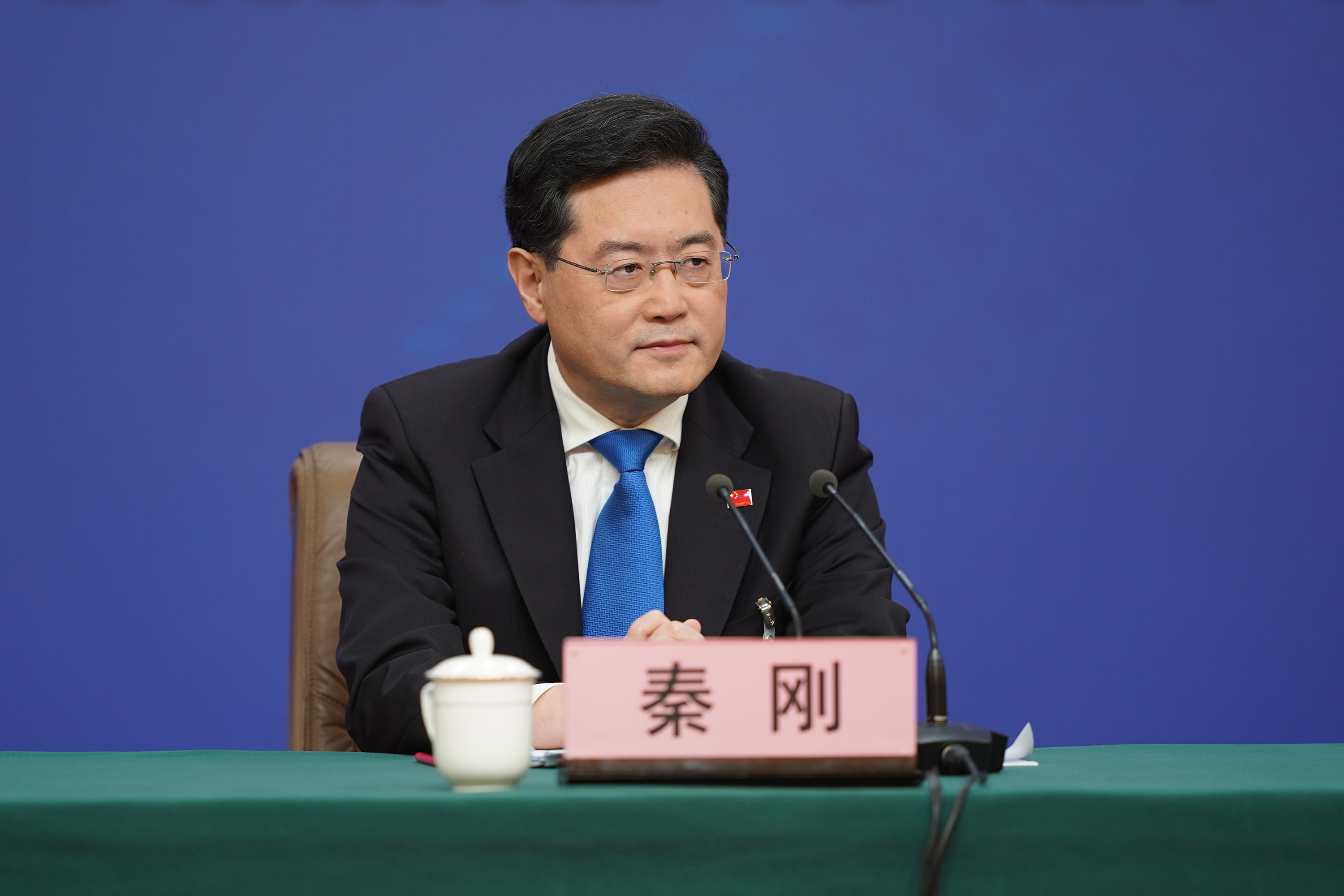 秦刚出席记者会，回应台湾问题，现场读起宪法！精彩汇总