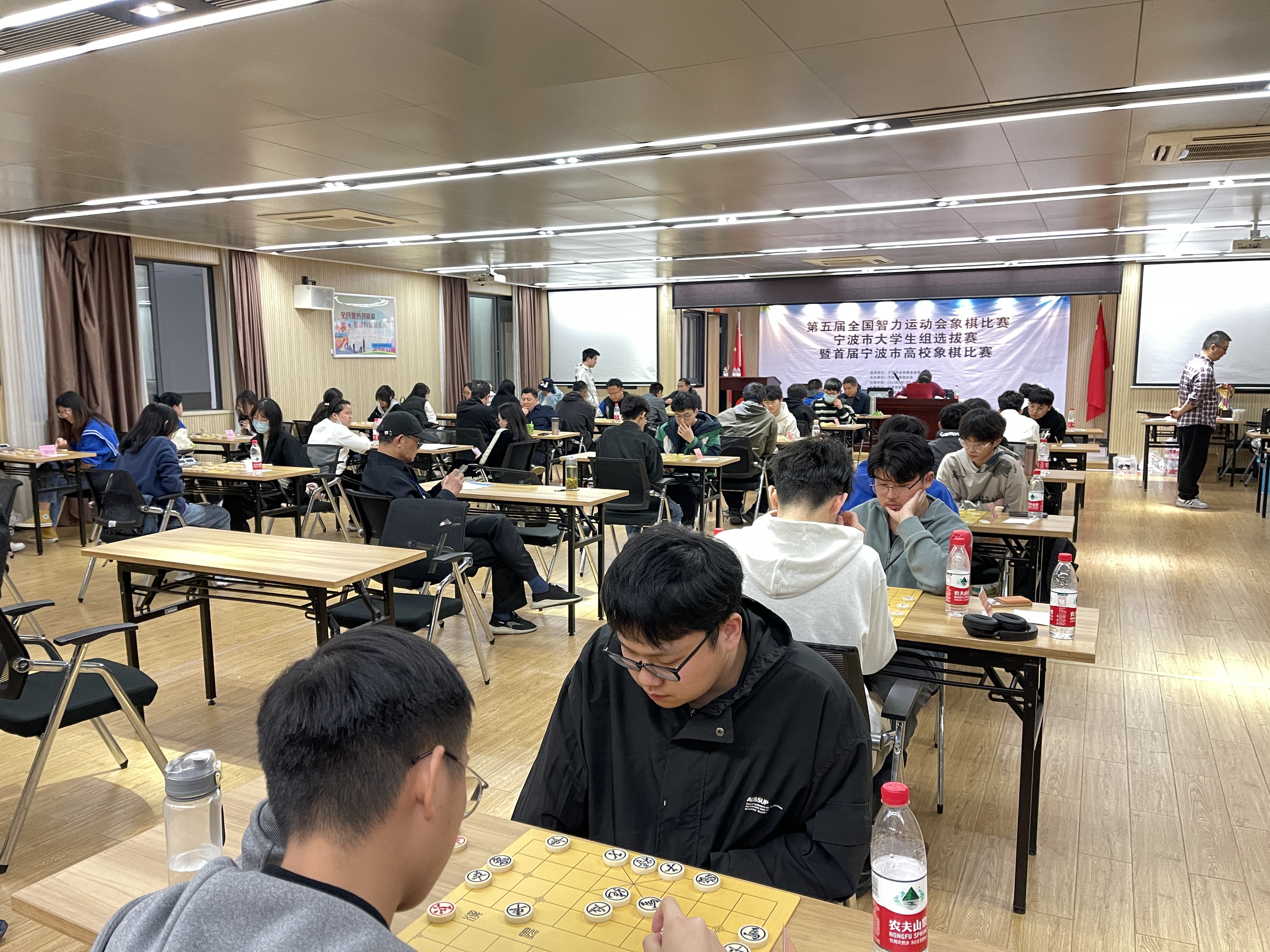 首届宁波市高校象棋比赛，70余名师生棋手“楚河汉界”论智谋